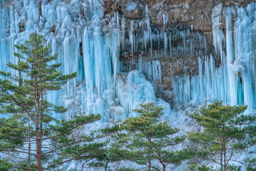 長野県木曽郡木曽町　白川氷柱群
