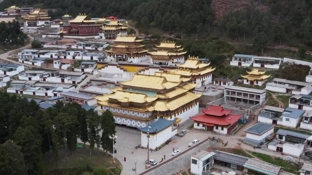 Amazing Tibetan Buddhist temple in Langmusi, Gansu, China