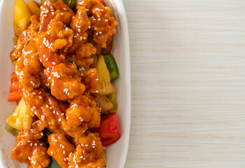 fried crispy chicken with sweet and sour sauce