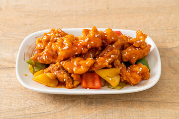 fried crispy chicken with sweet and sour sauce