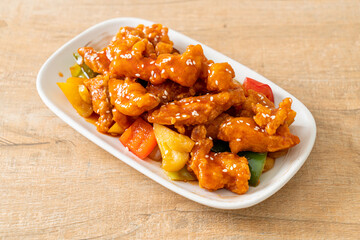 fried crispy chicken with sweet and sour sauce