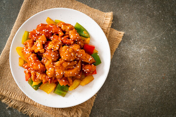 fried crispy chicken with sweet and sour sauce