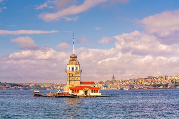 Obraz premium Maiden's Tower and Istanbul city skyline cityscape of Turkey