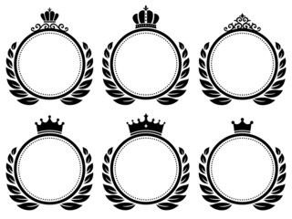 王冠のついた円形エンブレムフレームセット