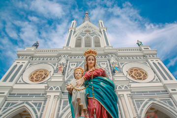 Virgin Mary and Child Jesus catholic religious statue