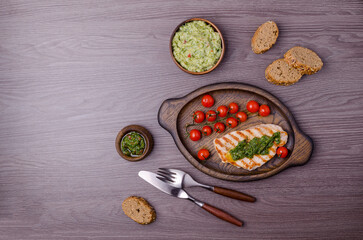 Grilled steak with green mashed potatoes and tomatoes
