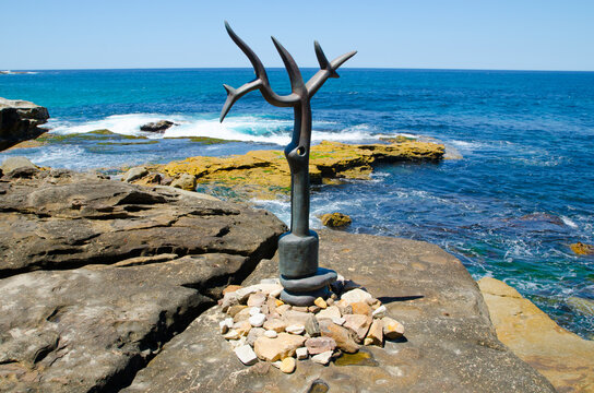 SYDNEY, AUSTRALIA. – On October 29, 2017 – " Sea Eagle Glyph " is a sculptural artwork by G.W. Bot at the Sculpture by the Sea annual events free to the public sculpture exhibition.