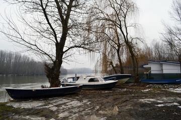 Fototapeta na wymiar boat in the snow