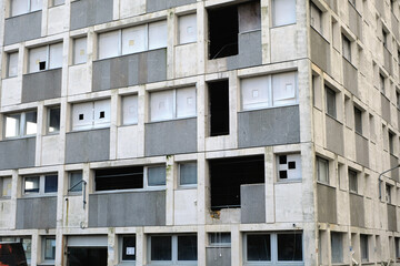 Façade d'immeuble en démolition à Vannes en Bretagne