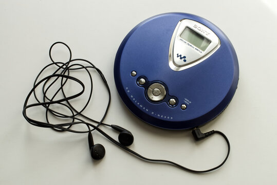 22 Sony Sports Walkman Images, Stock Photos, 3D objects, & Vectors