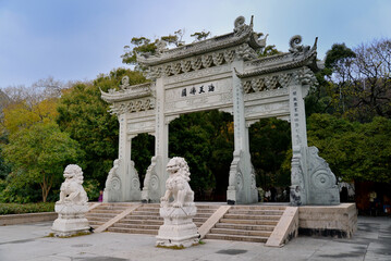 Fototapeta na wymiar statue in the park of palace，china