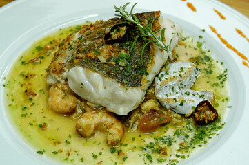 Lomo de Rodaballo a la plancha con cococha y gambas