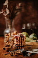 Pancake polany sosem daktylowym