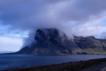 Landschaft am Reykjarfjördur - Island