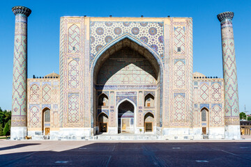 Fototapeta na wymiar Facade of the Ulugh Beg Madrasah, Registan, Samarkand, Uzbekistan, Central Asia