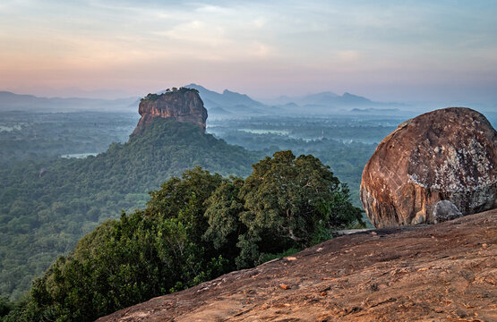 Sonnenaufgang in der Bergwelt von Sri Lanka