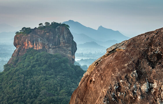 Sonnenaufgang in der Bergwelt von Sri Lanka