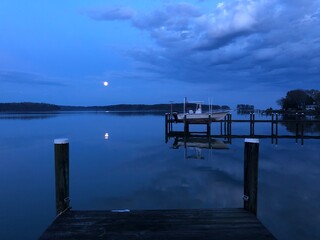 Fototapeta premium Waterfront landscapes in Piney Point, Maryland with beautiful sunrises, sunsets, and a golden doodle. 