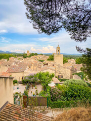 Obraz premium Cucuron, a medieval village in the Luberon park in Provence, France
