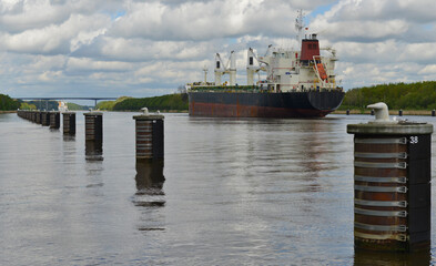 Frachter im Nord-Ostsee-Kanal 