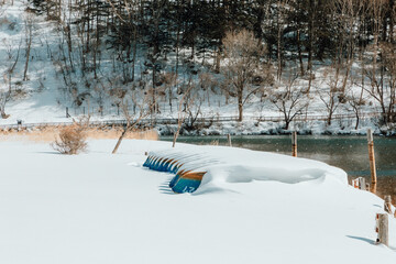雪に埋もれるボート　日光　栃木県