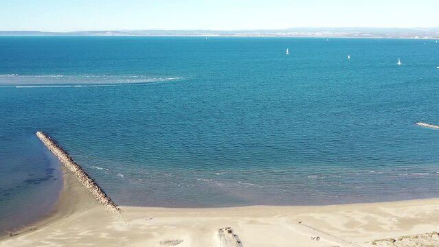 survol de port Camargue en Occitanie dans le sud de la France
