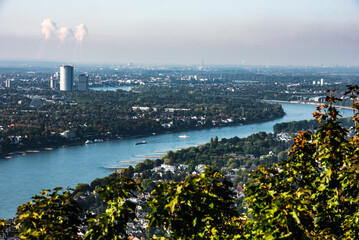 Der Rhein am Siebengebirge mit Bonn
