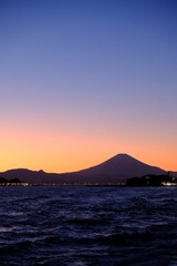 Naklejka na ściany i meble マジックアワーの富士山と江の島