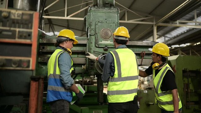 The foreign chief engineers teach and advise Asian technicians. About repairing old machinery to return to normal use
