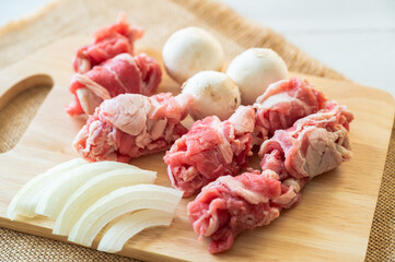 牛肉と玉ねぎとマッシュルーム