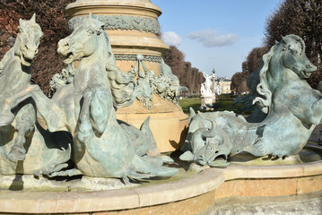 Fontaine du jardin des Grands Explorateurs à Paris. France