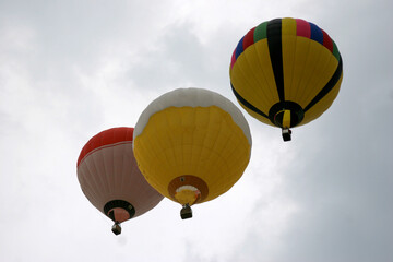 Heißluftballone in der Luft