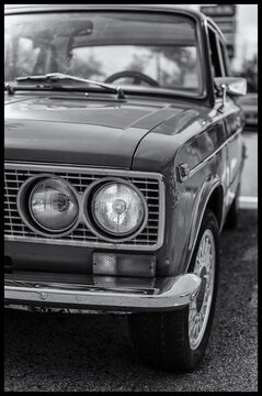 Headlights of an old veteran car. © lapis2380