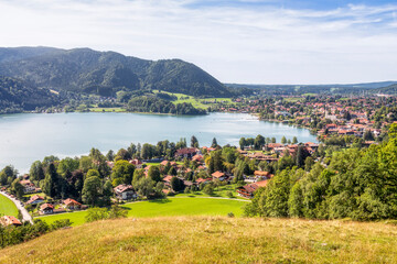 Fototapeta premium Panorama-Blick von Oberleiten auf den Schliersee 