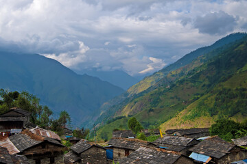 Obraz premium Mountain views of the Tatopani area during trekking around Annapurna (Annapurna Circuit), village with mountains in background. Himalaya, Nepal.