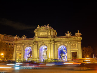 Obraz premium Puerta de Alcala arch decorated for Christmas, Madrid
