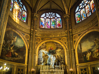 Obraz premium Saint-Eustache church main altar with paintings and stained glass windows