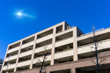 The appearance of the condominium and the refreshing blue sky scenery_sky_b_38