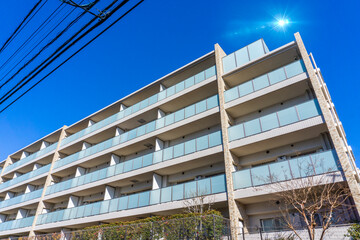 The appearance of the condominium and the refreshing blue sky scenery_sky_b_47