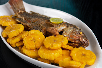 Fried fish with green plantain chips