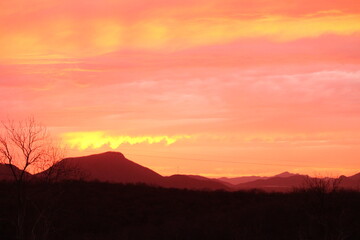 atardecer en la montaña