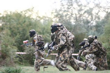 Paintball team in attak (one)