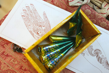 a set for drawing traditional Indian body painting with henna 