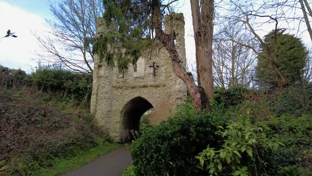 Walking shot towards Reigate Castle
