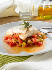 Lubina sobre verduras. sea ​​bass on vegetables,