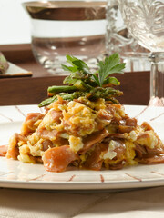 Revuelto de huevos con  criadillas. Scrambled eggs with criadillas.