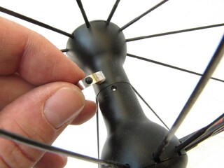 Démontage et entretien d'un moyeu de roue de vélo.
