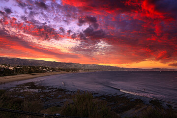 Fototapeta na wymiar Views of Santa Barbara from the Mesa at sunset