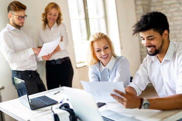 Obraz premium Startup diversity teamwork brainstorming meeting concept. Group of multiethnic people working