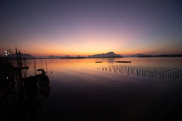Fototapeta na wymiar ban sam chong sunset on the sea phang nga thailand 